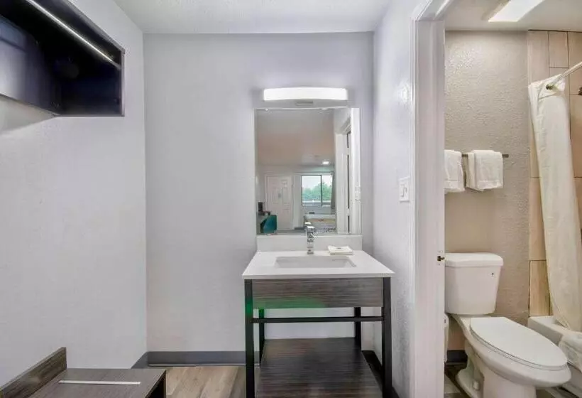 キングサイズベッドのデラックスルーム, Motel 6 Texarkana, Tx