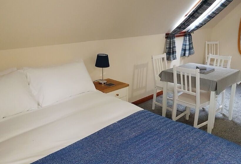 家庭间, Moorside Rooms