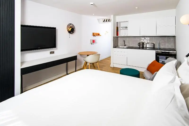 キングサイドベッドのスタンダードワンルーム, Staybridge Suites   Cardiff, An Ihg