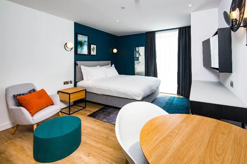 キングサイドベッドのスタンダードワンルーム, Staybridge Suites   Cardiff, An Ihg