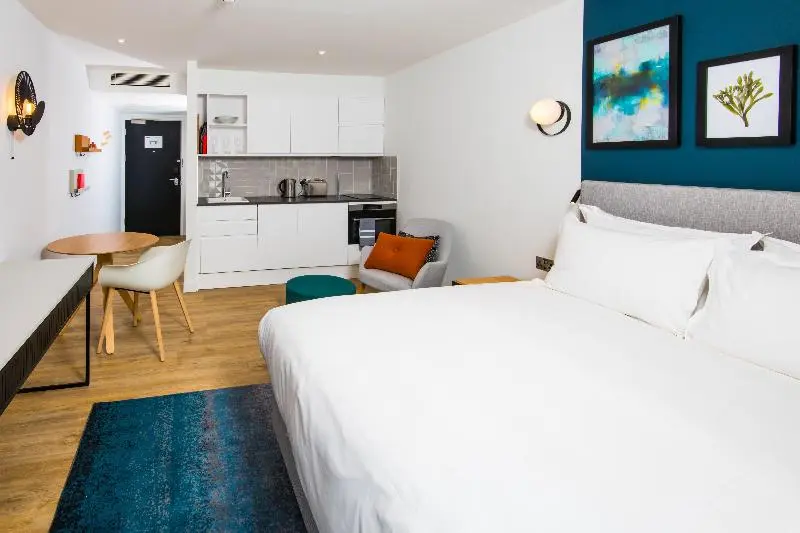 キングサイドベッドのスタンダードワンルーム, Staybridge Suites   Cardiff, An Ihg