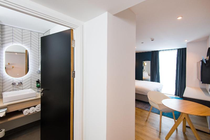 带大床的标准工作室, Staybridge Suites   Cardiff, An Ihg