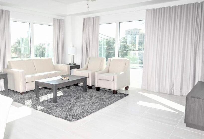 جناح لذوى الاحتياجات الخاصة, The Avalon Club