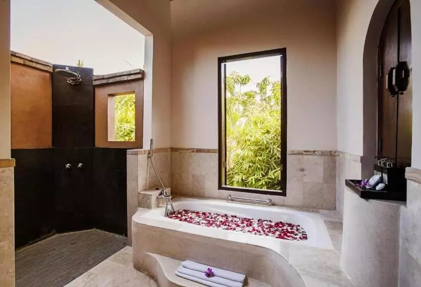 اتاق لوکس با بالکن, Svarga Bebek Villas