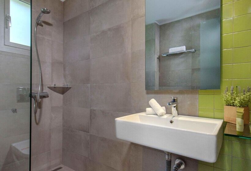 带海景的行政套房, Akrathos Beach