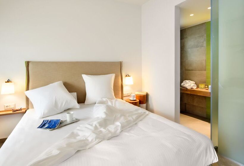 带花园的行政管理套间, Akrathos Beach