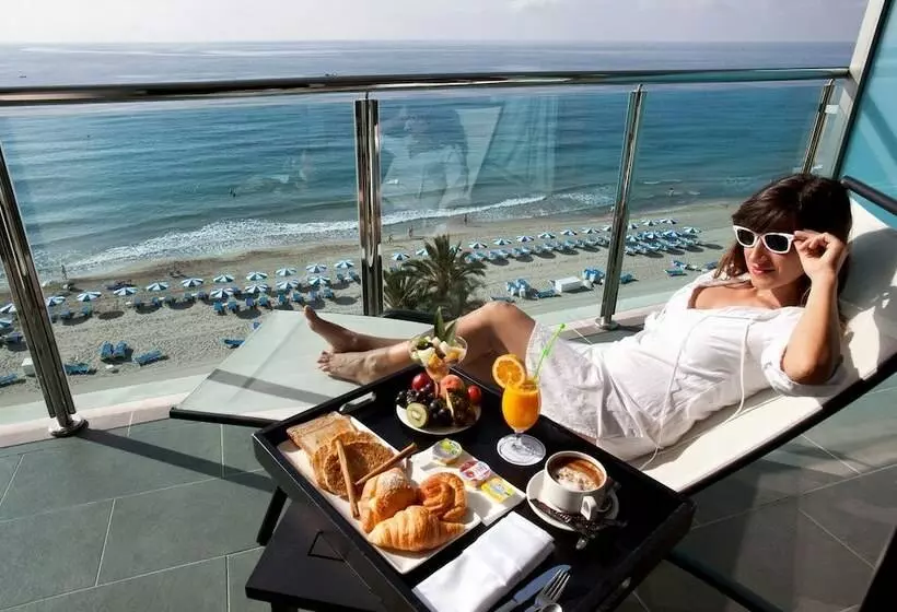 اتاق خانوادگی, Allon Mediterrania