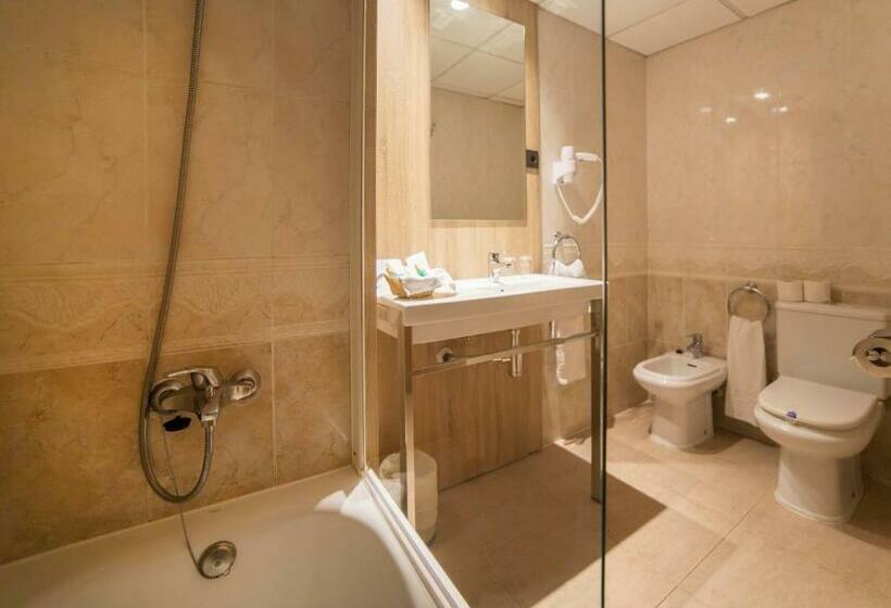 Quarto Triplo Standart, Ponient Dorada Palace by Portaventura World