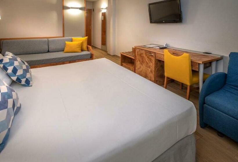 غرفة قياسية ثلاثية, Ponient Dorada Palace by Portaventura World