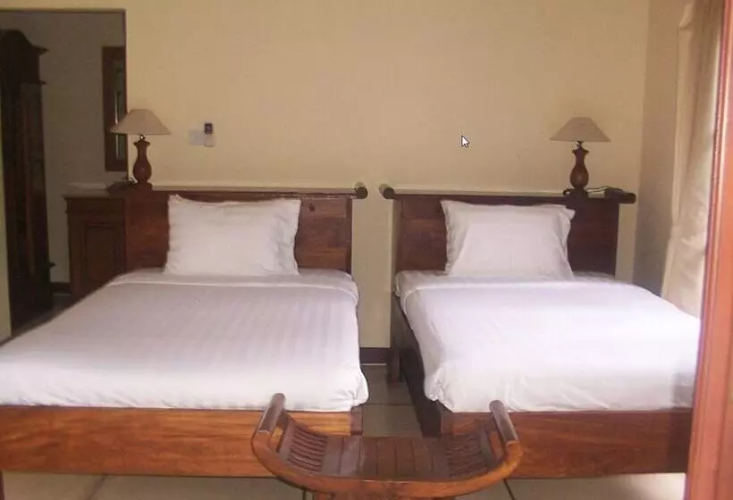 プール付３ベッドルーム　ビラ, Bali Emerald Villas