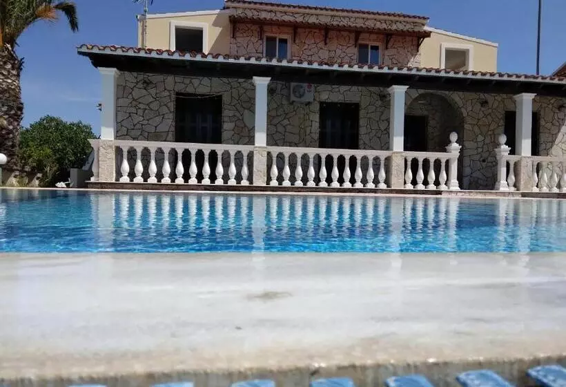 Chambre Deluxe Vue Piscine, Blue Sky