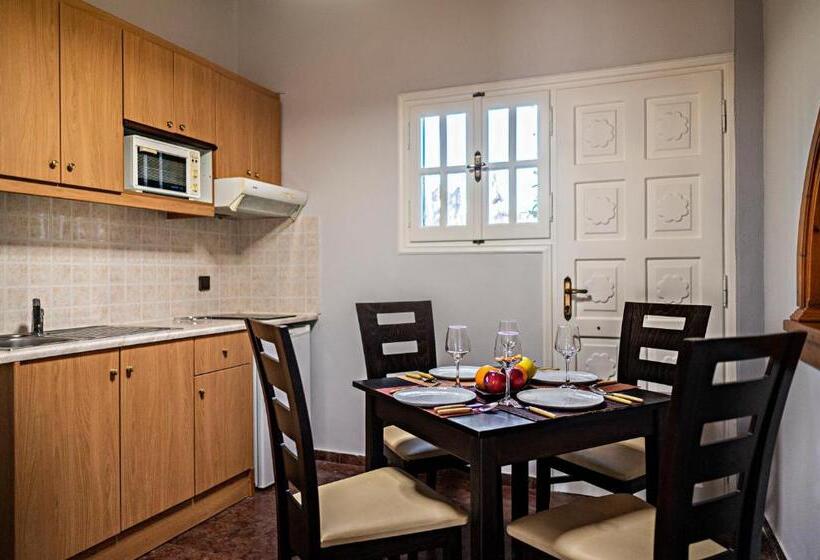 Номер Deluxe Вид на Бассейн, Blue Sky