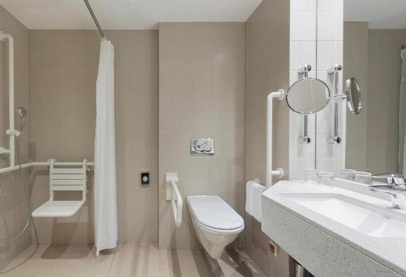 キングサイズベッドのスタンダードルーム, Courtyard By Marriott Basel