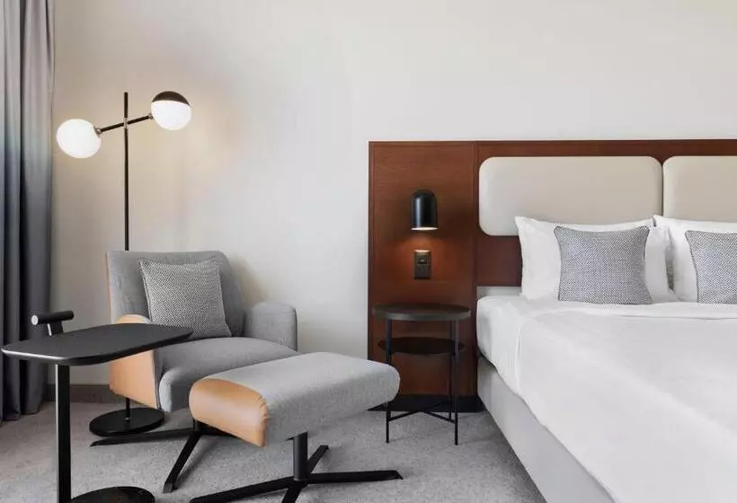 キングサイズベッドのスタンダードルーム, Courtyard By Marriott Basel