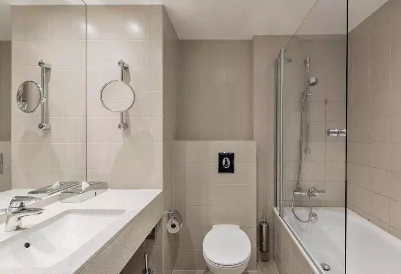 キングサイズベッドのスーペリアルーム, Courtyard By Marriott Basel