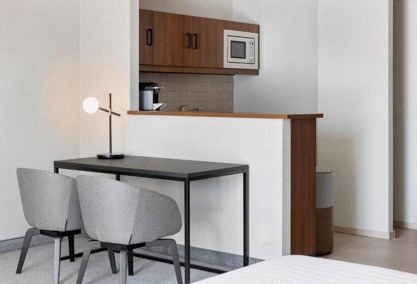 キングサイズベッドのスーペリアルーム, Courtyard By Marriott Basel