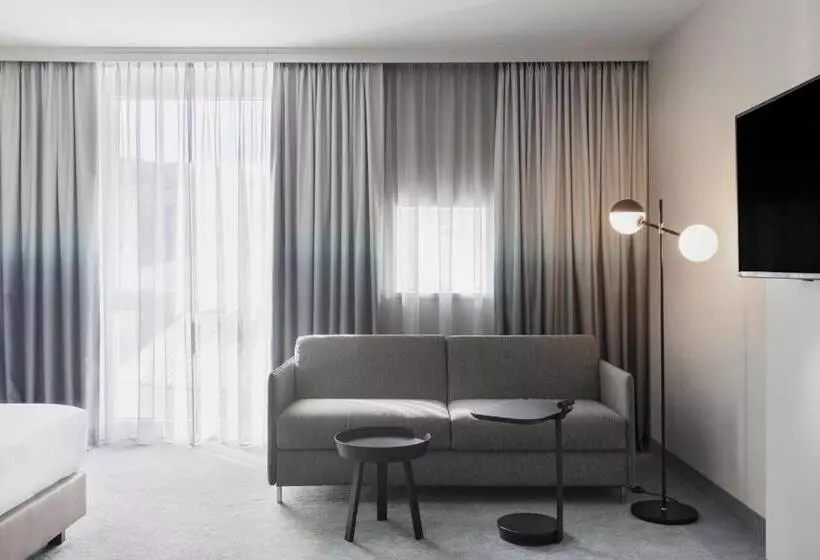 キングサイズベッドのスーペリアルーム, Courtyard By Marriott Basel
