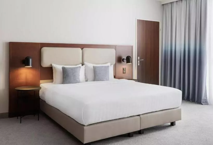 キングサイズベッドのスーペリアルーム, Courtyard By Marriott Basel