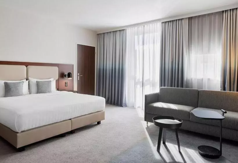 キングサイズベッドのスーペリアルーム, Courtyard By Marriott Basel