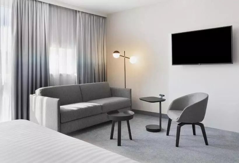 キングサイズベッドのスーペリアルーム, Courtyard By Marriott Basel