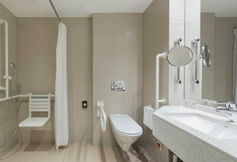 キングサイズベッドのスタンダードルーム, Courtyard By Marriott Basel