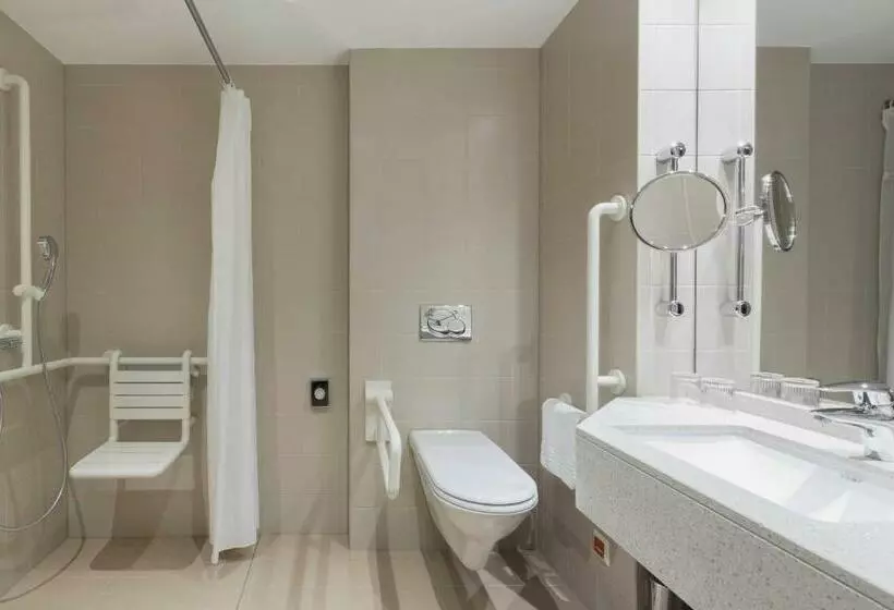 キングサイズベッドのスタンダードルーム, Courtyard By Marriott Basel