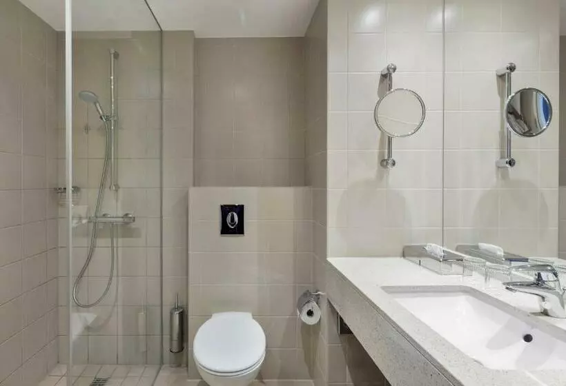 キングサイズベッドのスタンダードルーム, Courtyard By Marriott Basel