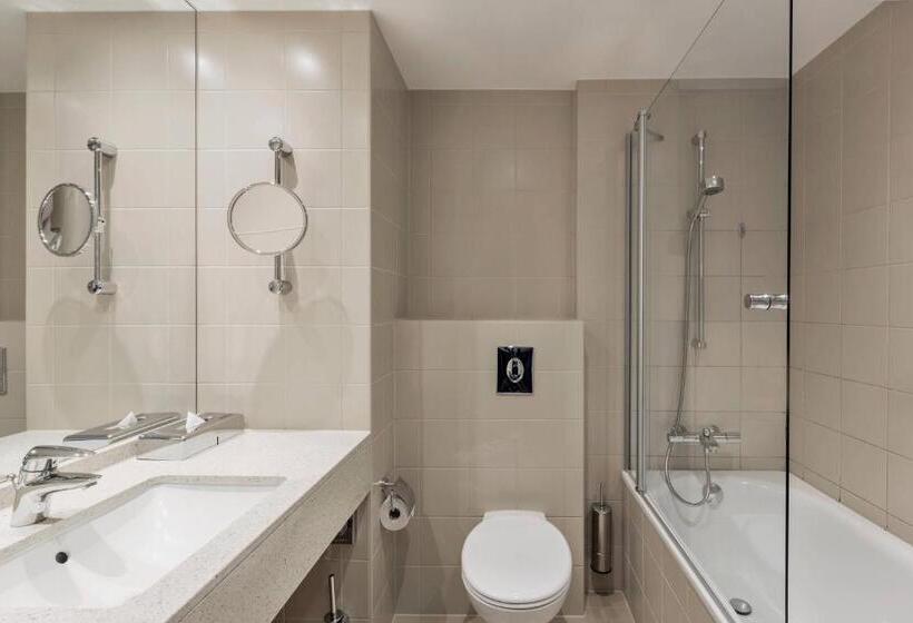 Номер Superior Кровать Кинг, Courtyard By Marriott Basel