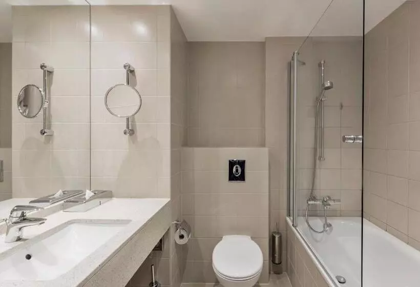 キングサイズベッドのスーペリアルーム, Courtyard By Marriott Basel