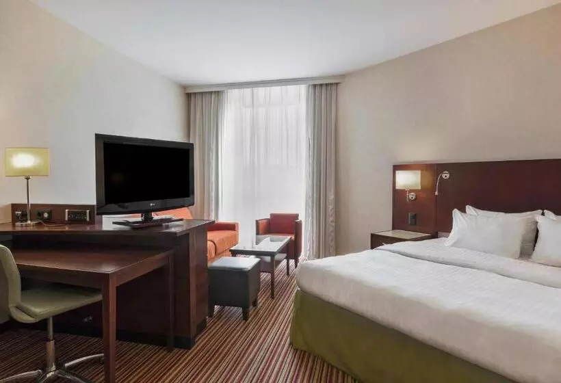 キングサイズベッドのスーペリアルーム, Courtyard By Marriott Basel