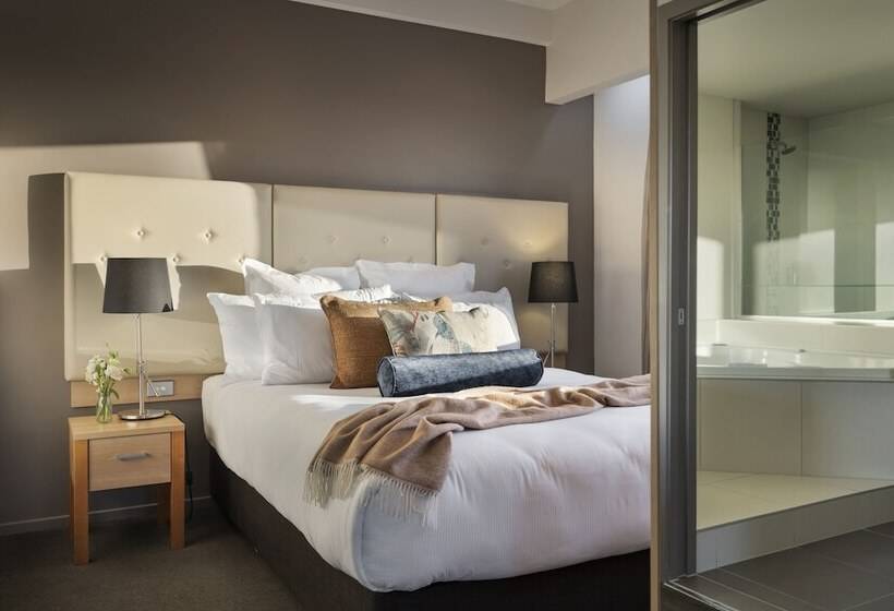 Люкс, Fable Christchurch
