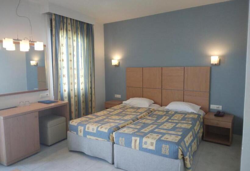 غرفة عائلية مطلّة علي البحر, Flisvos