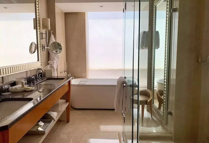 デラックスルーム, Four Seasons Hotel Mumbai