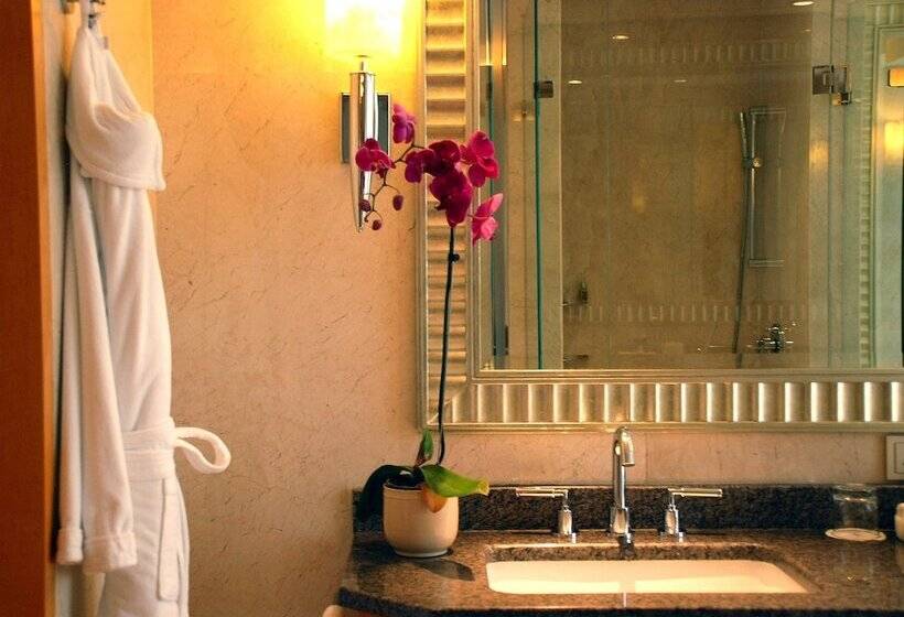 اتاق لوکس با چشمانداز دریا, Four Seasons Hotel Mumbai