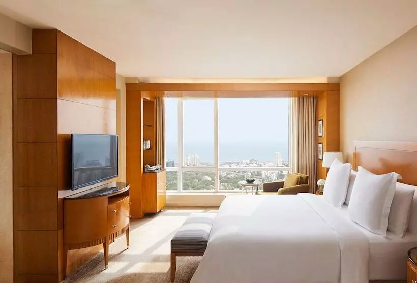 オーシャンビューのプレミアムルーム。, Four Seasons Hotel Mumbai
