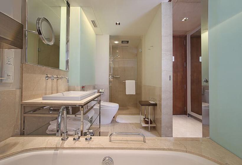 اتاق کلاب, Trident Bandra Kurla