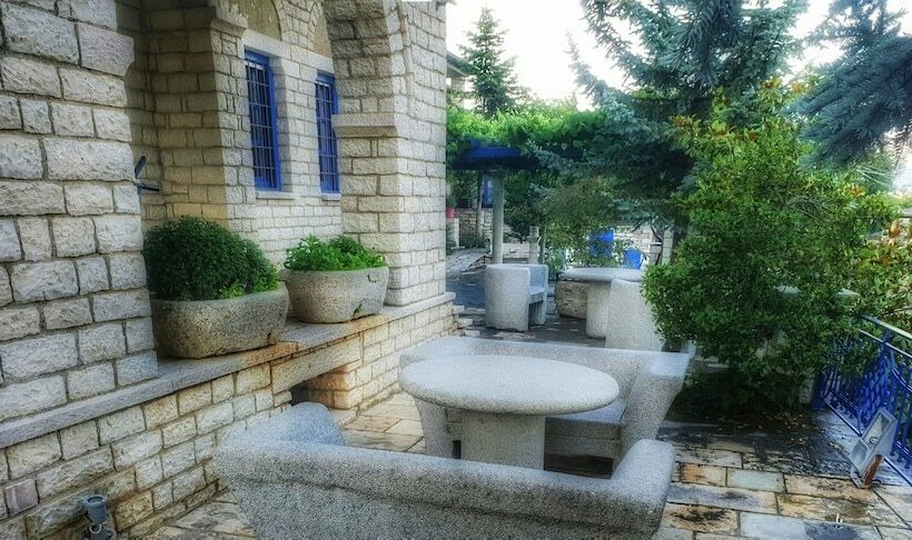 ガーデンビュースタンダードルーム, Zarkada Archontiko