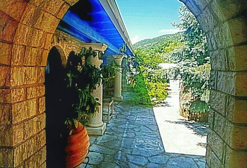 ガーデンビュースタンダードルーム, Zarkada Archontiko