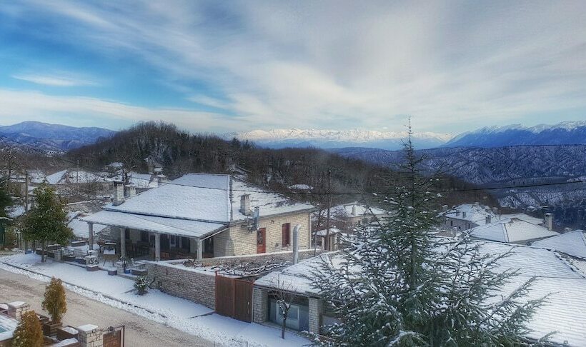 マウンテンビュースタンダードルーム, Zarkada Archontiko