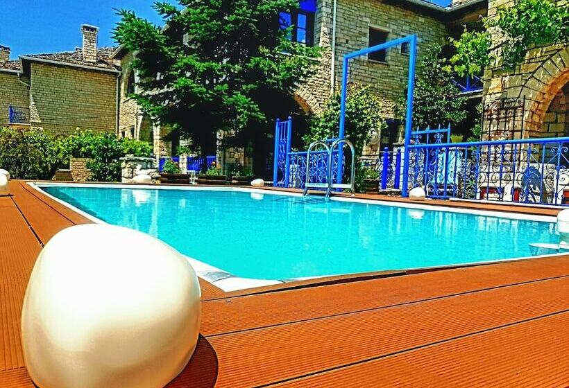 マウンテンビュースタンダードルーム, Zarkada Archontiko