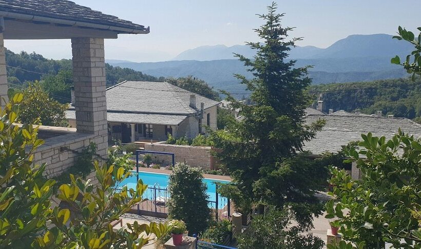 山の見えるスーペリアルーム, Zarkada Archontiko