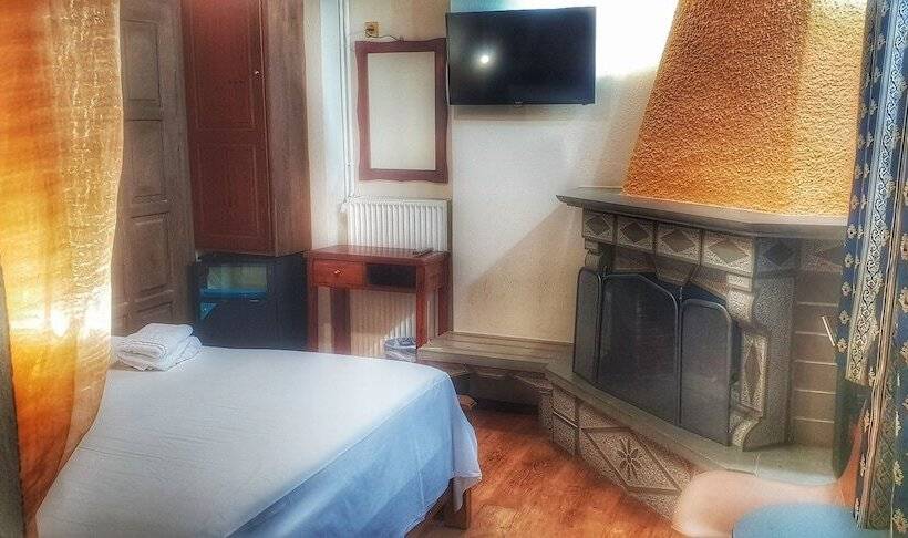 山の見えるスーペリアルーム, Zarkada Archontiko