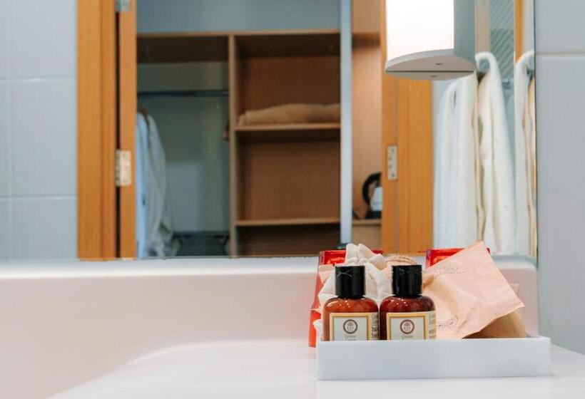 اتاق اجرایی با چشمانداز دریا, Novotel Trabzon