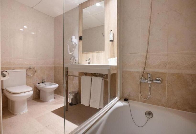 Quarto standard vista piscina, Ponient Dorada Palace by Portaventura World