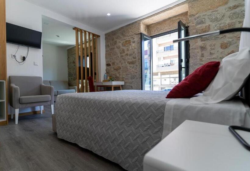 패밀리 스위트, Alojamento Girassol   Guest House   Quarto Com Casa De Banho Privativa
