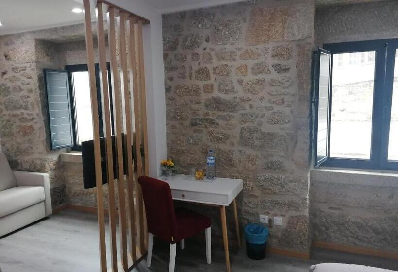 جناح عائلي, Alojamento Girassol   Guest House   Quarto Com Casa De Banho Privativa