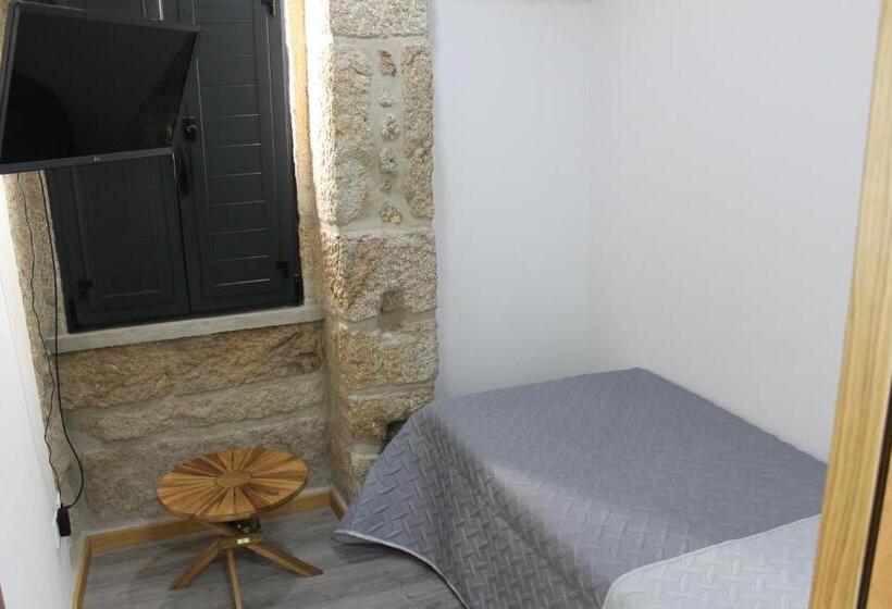 스탠다드 트리플 발코니 룸, Alojamento Girassol   Guest House   Quarto Com Casa De Banho Privativa