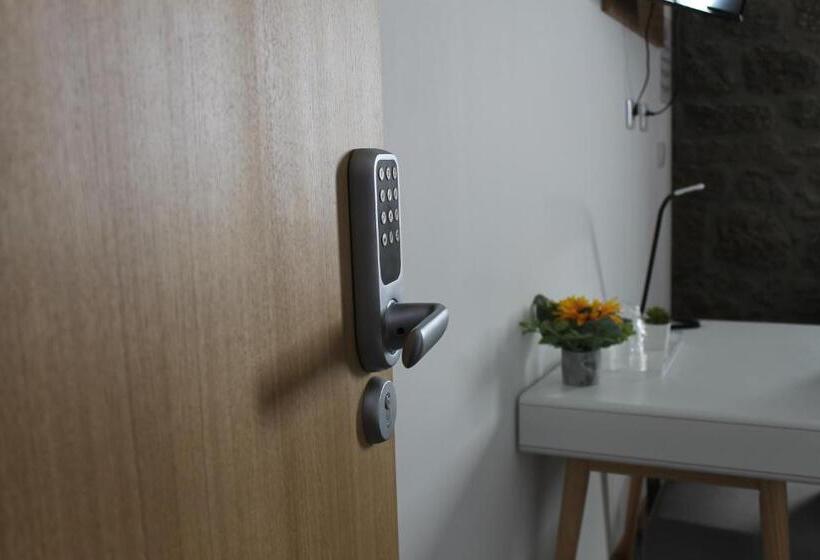 스탠다드 트리플 발코니 룸, Alojamento Girassol   Guest House   Quarto Com Casa De Banho Privativa