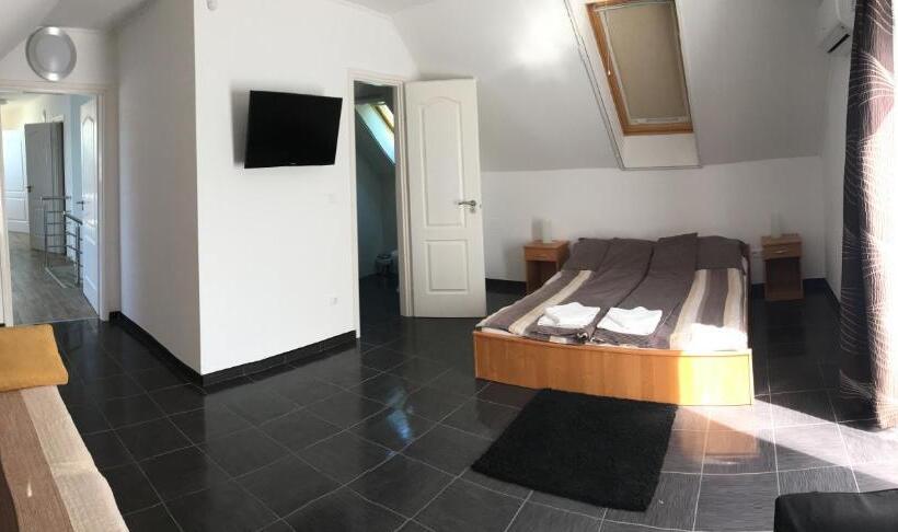 Номер Стандарт с Террасой, Bor Vendégház