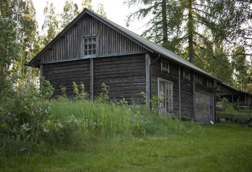 غرفة قياسية مطلّة علي الحديقة, Tarina Aho